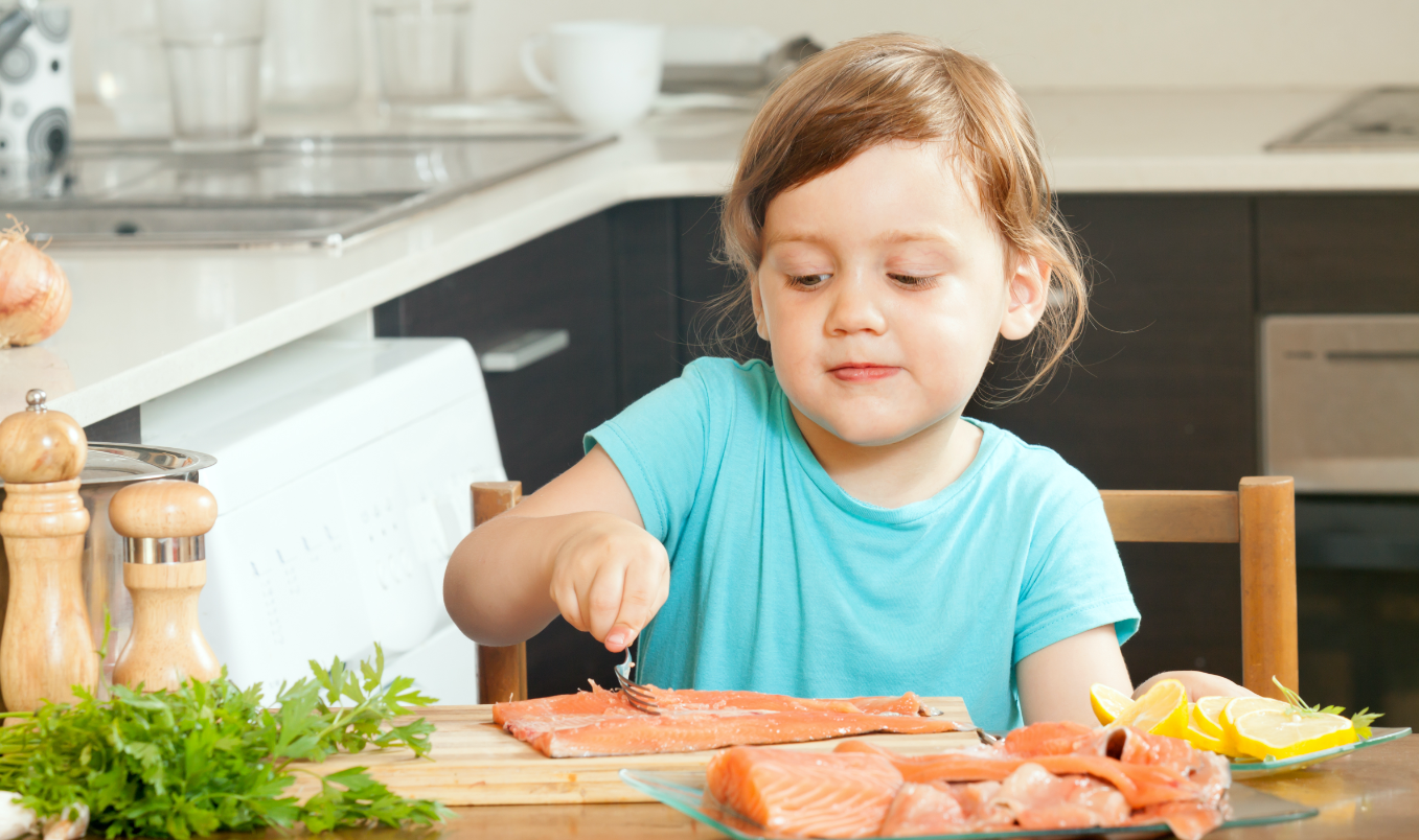 3 простых совета, как приучить ребенка есть рыбу